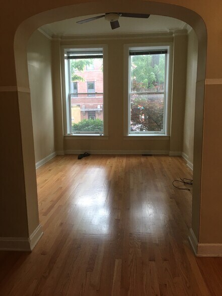 Building Photo - 1255 N Damen Ave