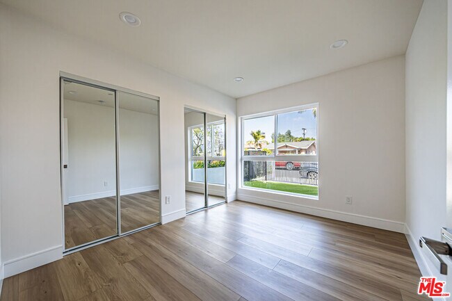 Building Photo - 2055 1/2 S Garth Ave