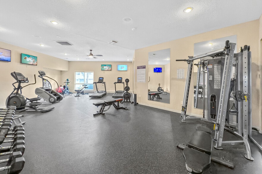 Fitness Center - Cambridge Court Apartments