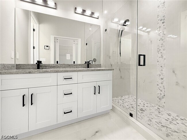 Building Photo - 303 NW 26th Ave