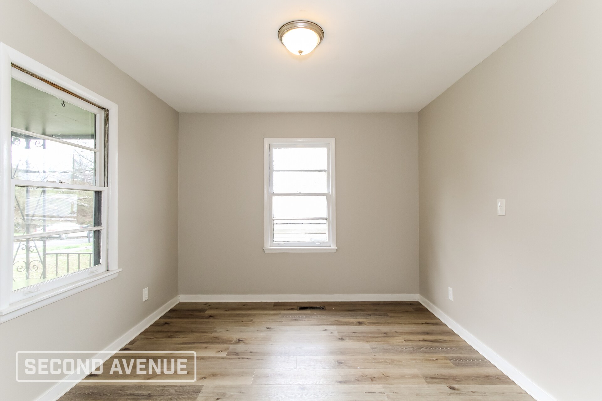 Building Photo - 1924 Portage Ave