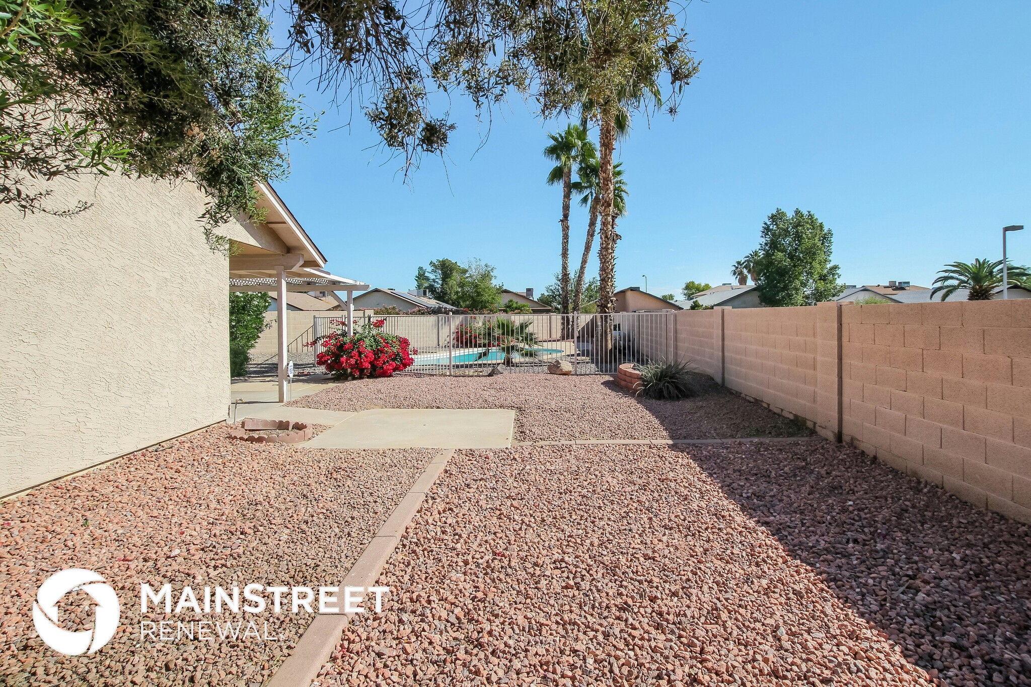 Building Photo - 8827 W Willowbrook Dr