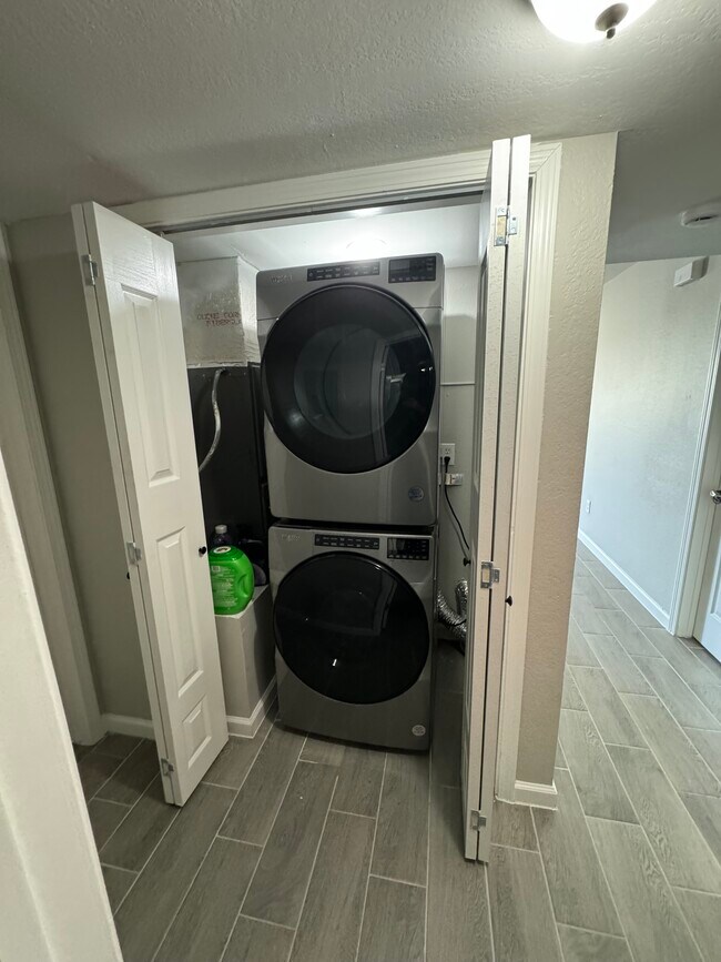 Building Photo - 101 Rockwell Way