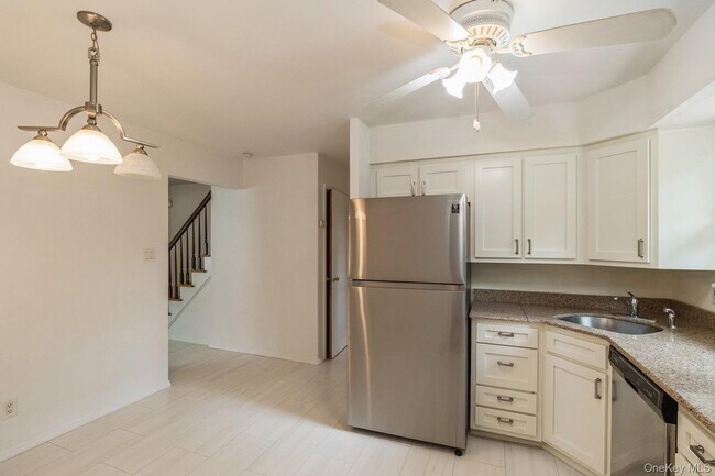 Building Photo - 22 Central St