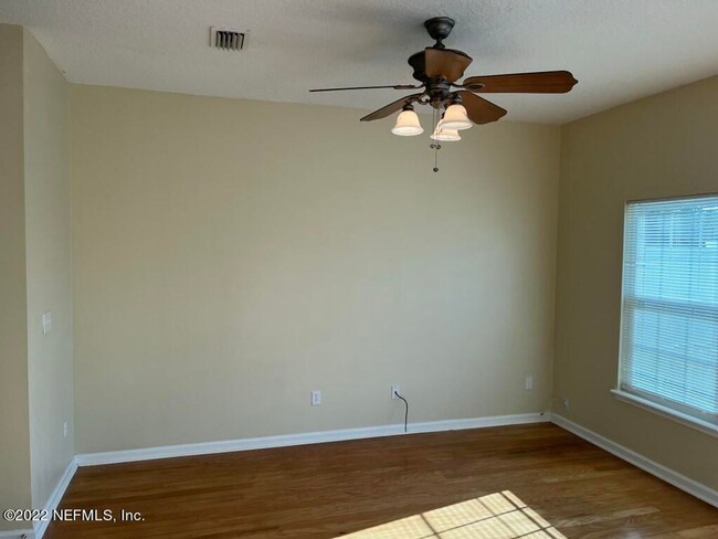 Building Photo - Beautiful Townhome in Biscayne Bay!