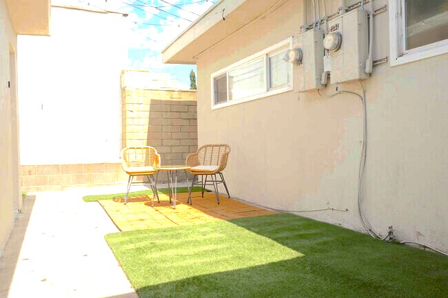 Building Photo - 1375 Keniston Ave