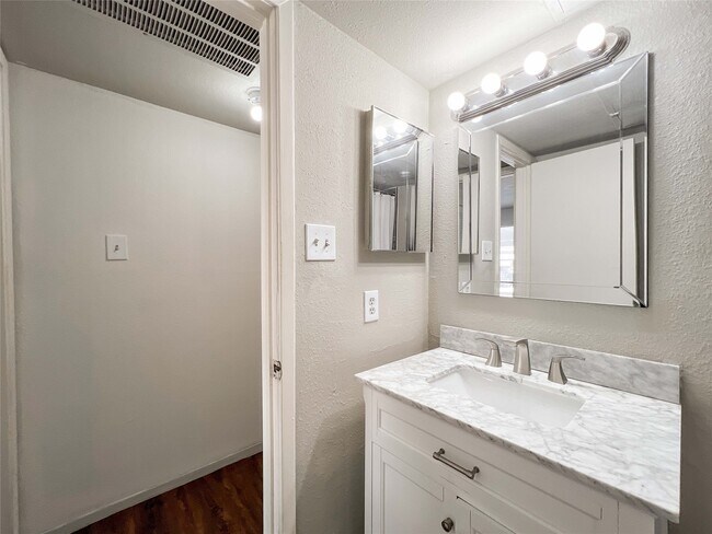 Building Photo - 6001 Reims Rd