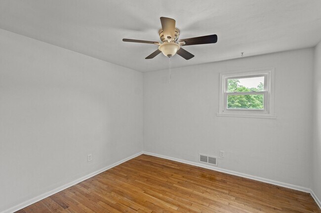 Building Photo - AVAILABLE AUGUST 1ST!! Gorgeous 3 BEDROOM ...