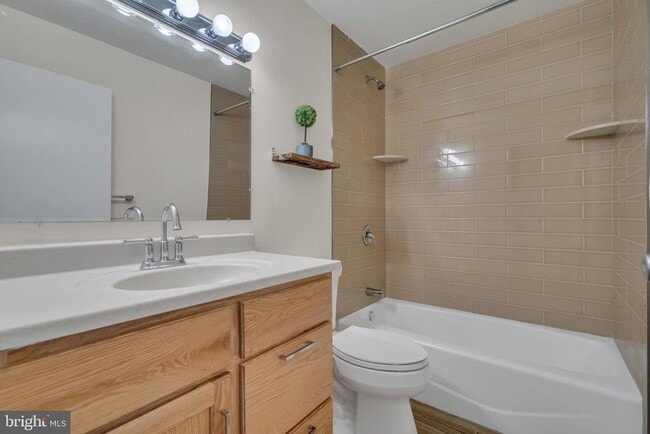 Building Photo - 41 Summit Ct