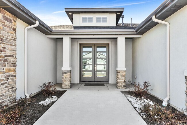 Building Photo - Coming Soon! Newer Custom built home with ...
