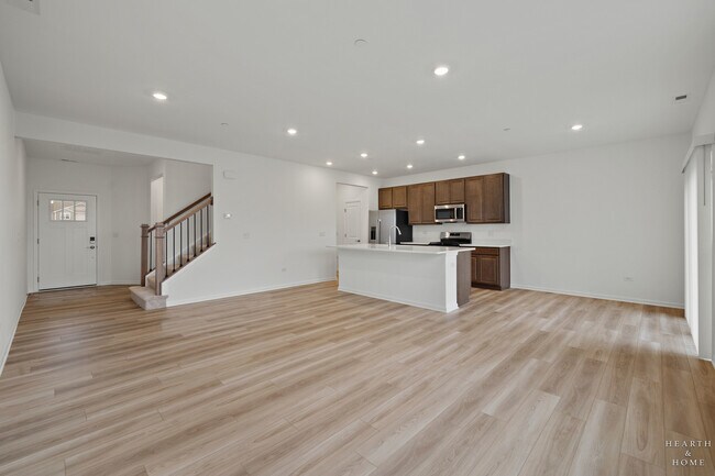 Building Photo - 624 Cassia Ct