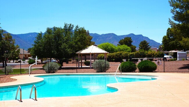 Building Photo - Brand New Home in Holiday