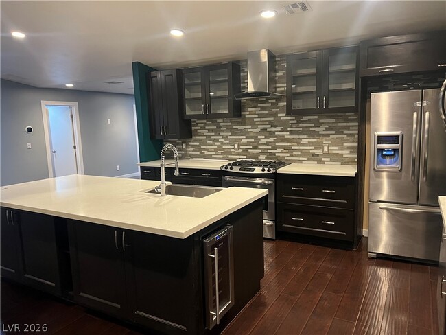 Building Photo - 811 E Oakey Blvd