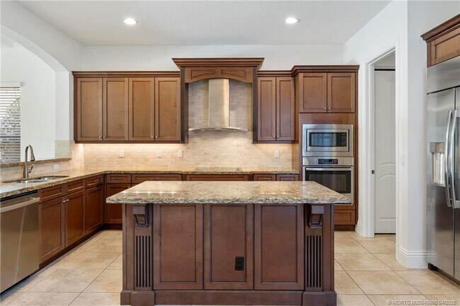 Building Photo - 255 Calmo Cir