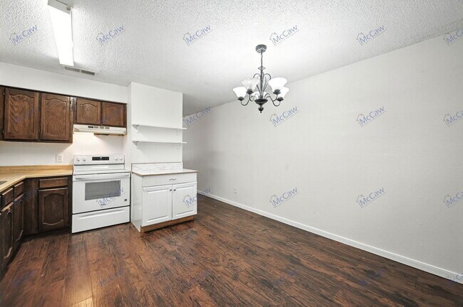 Building Photo - 2441 Sweetwood Dr