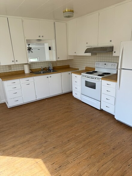 Kitchen - 2101 S 10th St W
