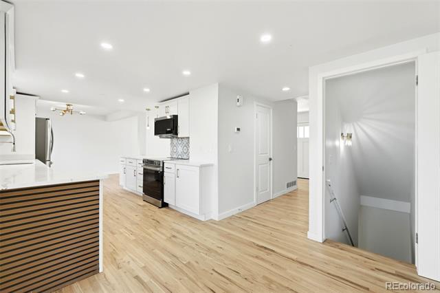 Building Photo - 6752 S Dahlia Ct