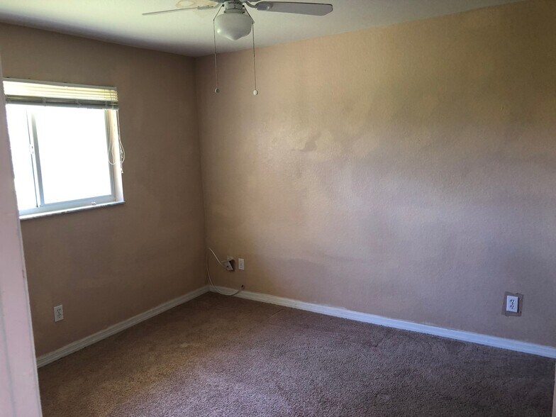 Building Photo - Coming soon ! 3 bedroom 2 bathroom single family home