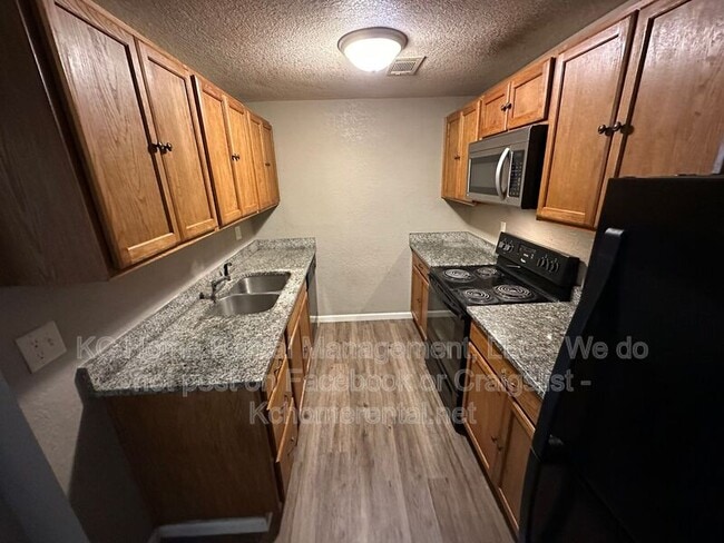 Building Photo - 300 Hill St