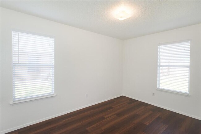 Building Photo - 6000 Tracy Lynn Ln