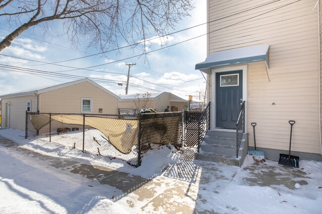 Building Photo - 4055 Prairie Ave