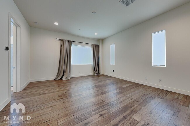 Building Photo - 6807 E Orion Dr