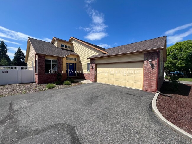 Primary Photo - 2 bed, 2 bath townhouse near Avondale Golf...
