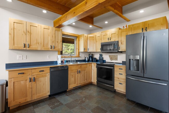 Building Photo - Luxury A-Frame Cabin in Columbia Falls — N...