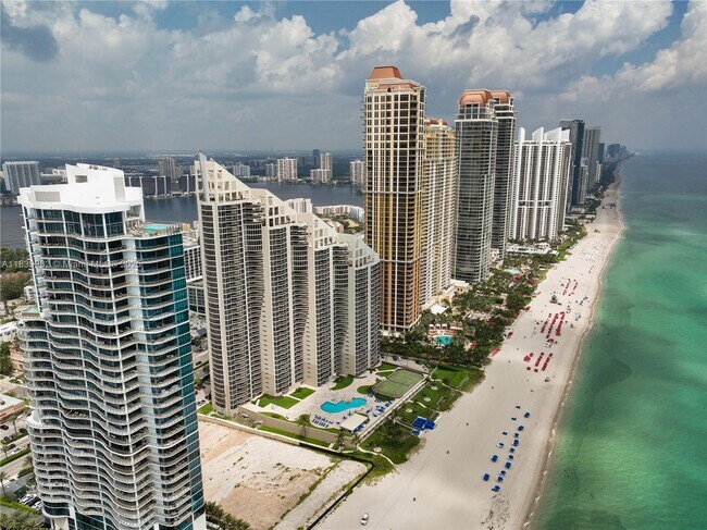 Building Photo - 17555 Collins Ave