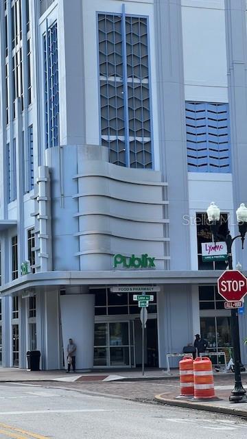 Building Photo - 706 E Pine St