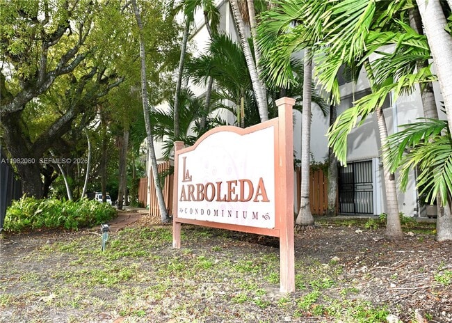 Building Photo - 1910 SW 17th Ave