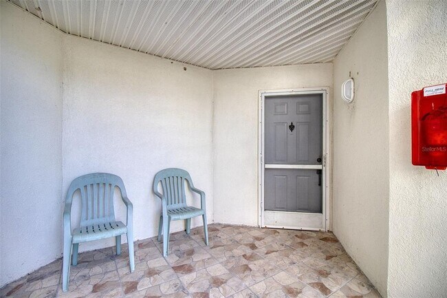 Building Photo - 6059 Bahia Del Mar Blvd S