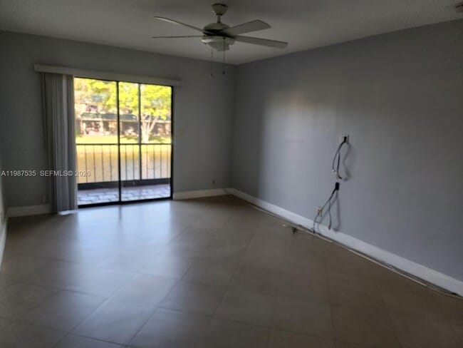 Building Photo - 537 N University Dr