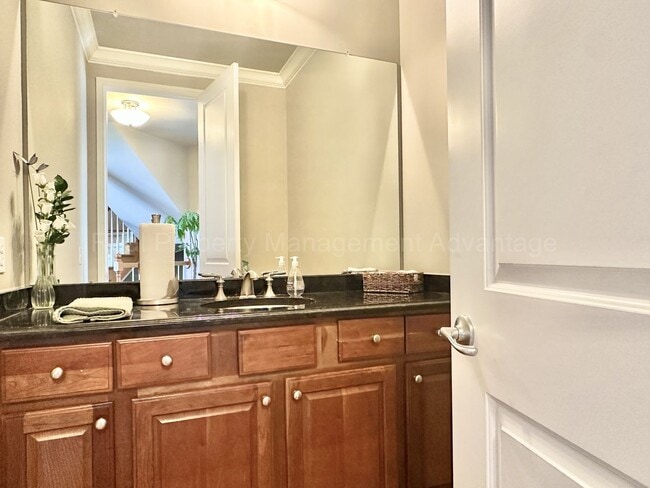 Building Photo - Spacious 4-Bed Colonial in Troy’s Stone Ha...