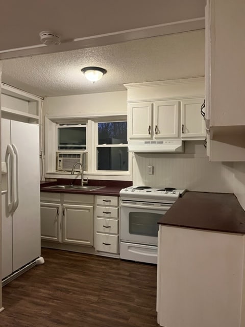 Kitchen - 6047 Tobaccoville Rd