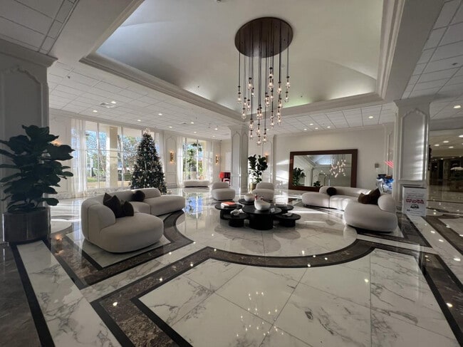 Building Photo - 5600 Collins Ave