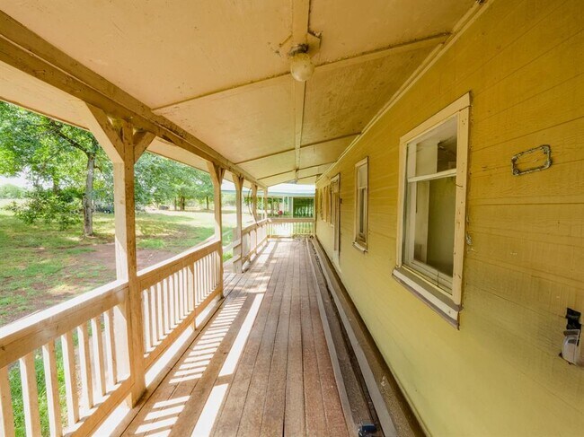Building Photo - 625 Waugh Way