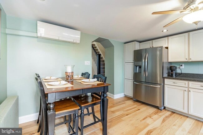 Building Photo - 225 W 6th Ave