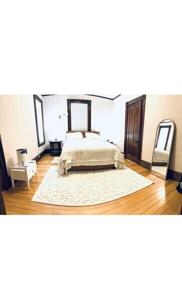 Building Photo - 269 Center St