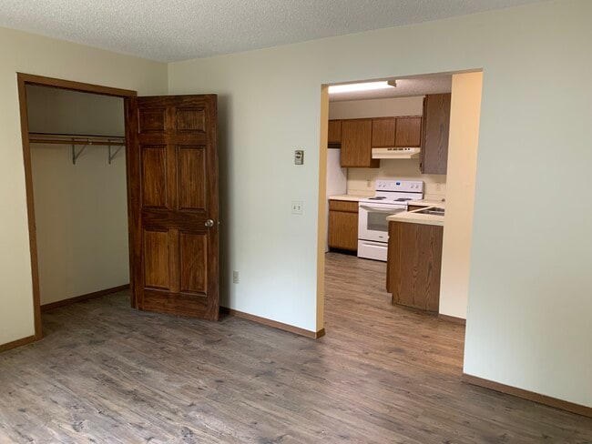 Building Photo - 1112 Devney Dr