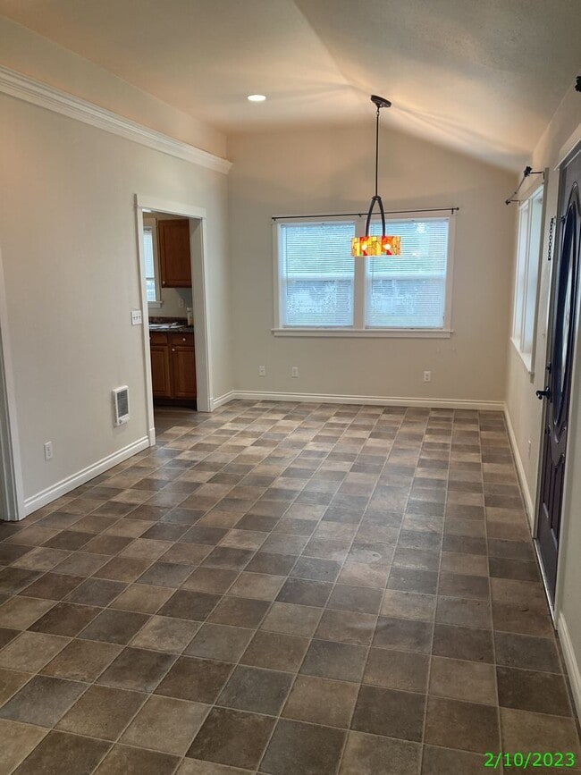 Building Photo - 1020 NE 12th St