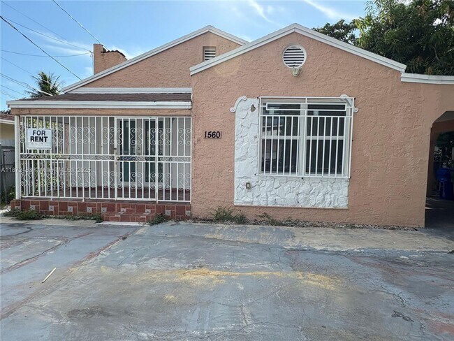 Building Photo - 1560 NW 25th Ave