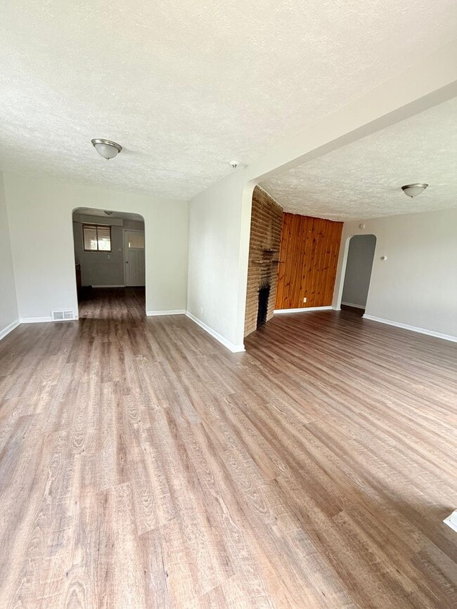 Building Photo - Spacious 3BD/1BA Single Family Home in Pen...