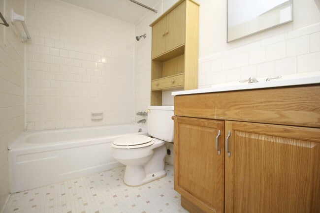 Building Photo - Waterfront Condo with Pensacola Bay Views – Updated 1BR in Quiet Southeast Community | Minutes to...