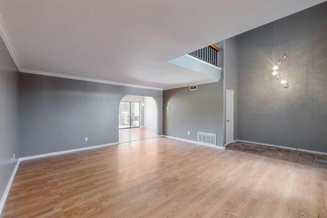 Building Photo - 3103 Lakeside Dr