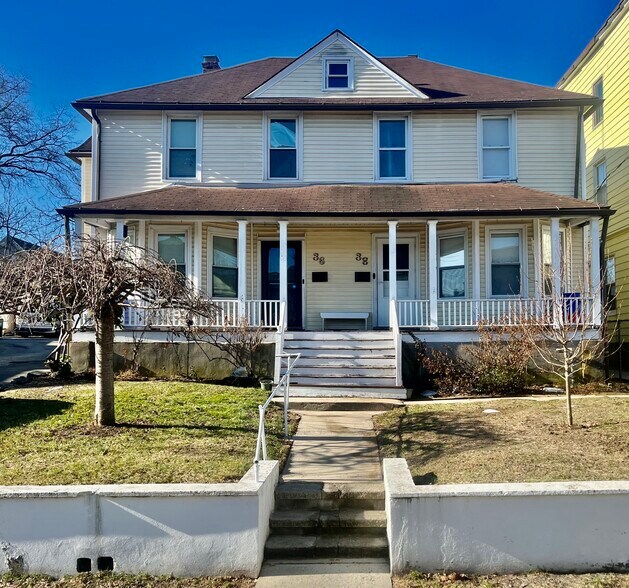 Building Photo - 36 Parker St