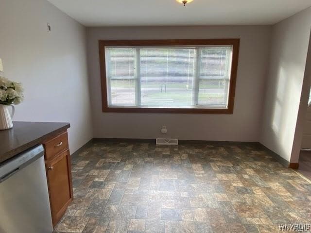 Building Photo - 5846 Sheridan Dr