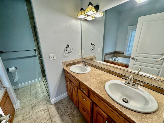 Building Photo - 4409 W Country Hls Ln