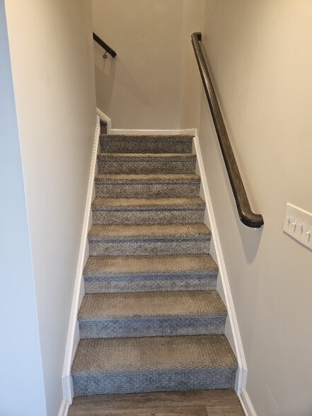 Building Photo - 427 W Main St