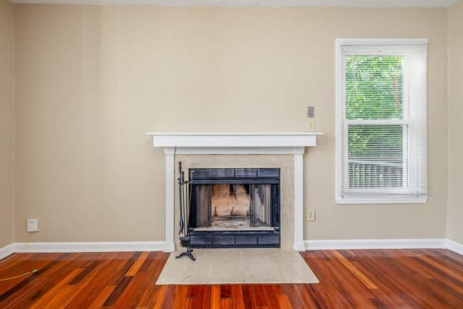 Building Photo - 1583 Winnabow Dr
